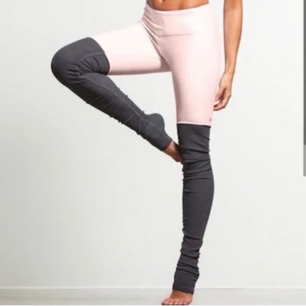 ALO Yoga Soft Pink Goddess Leggings